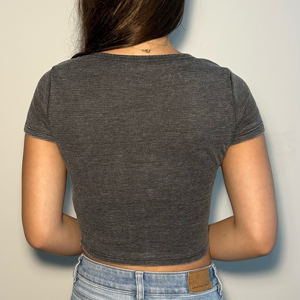 Button crop top - Picture 2 of 2